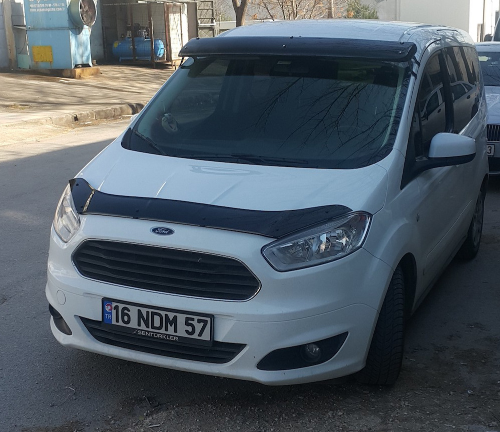 Козирьок на лобове скло (чорний глянець, 5мм) для Ford Courier 2014-2023 рр