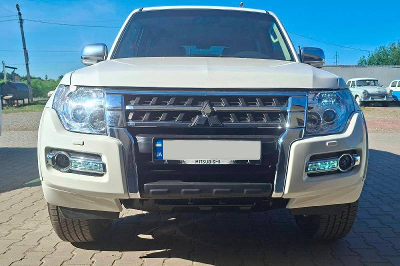 Комплект рестайлінгу (передній бампер) Mitsubishi Pajero Wagon IV 2006-2021 рр.