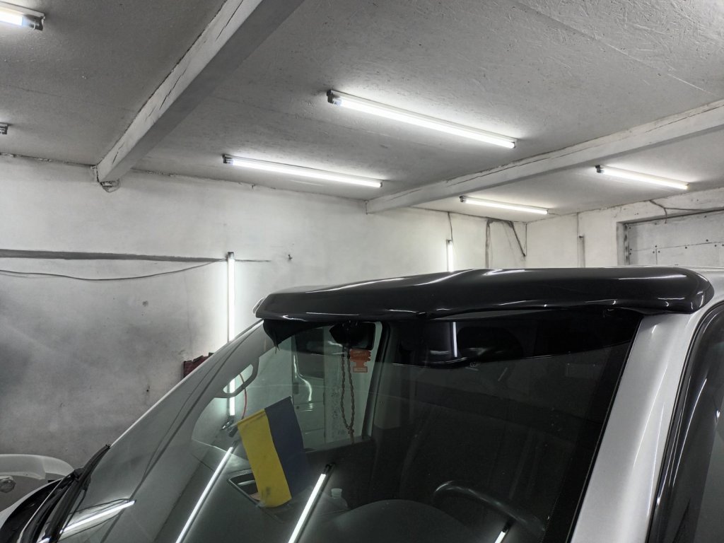 Козирьок на лобове скло (під фарбування) для Volkswagen T5 Transporter 2003-2010 рр