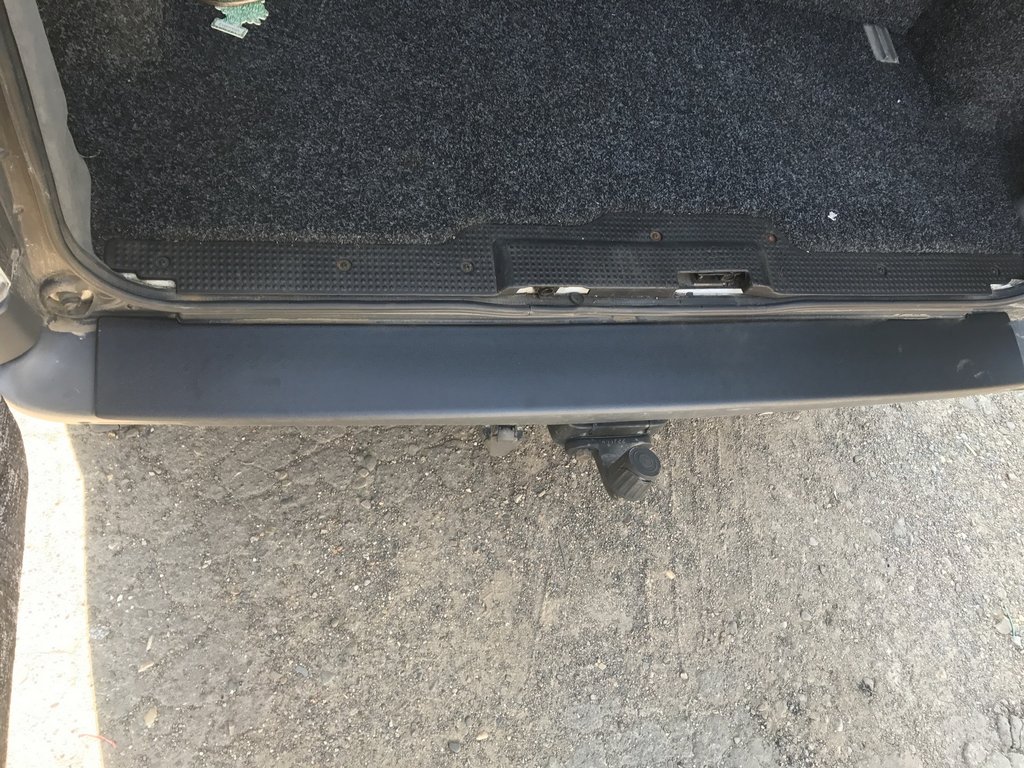 Накладка на задній бампер DDU (ABS) для Opel Vivaro 2001-2015 рр