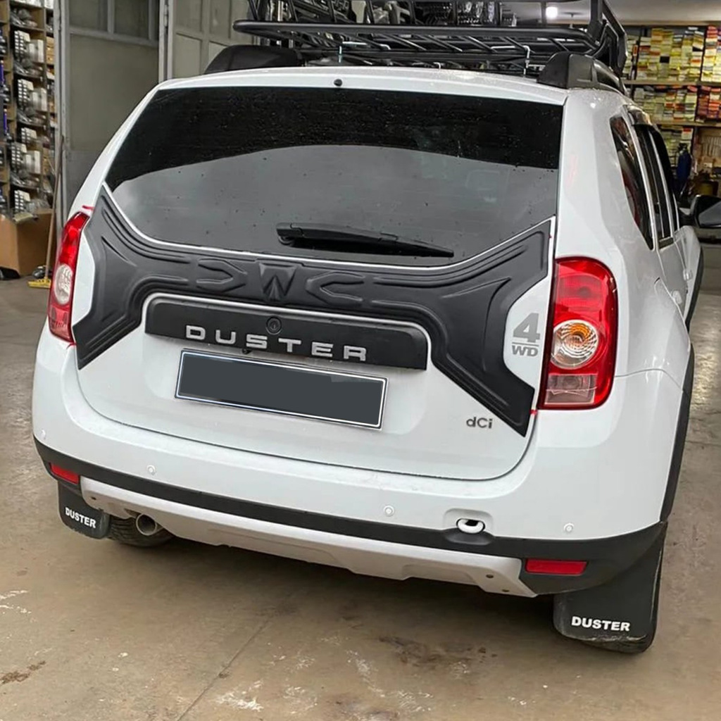 Пластикова накладка на кришку багажника Dacia Duster 2008-2018 гг.