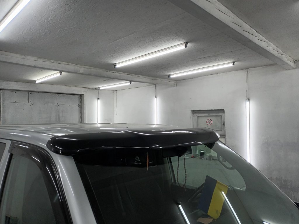 Козирьок на лобове скло (під фарбування) для Volkswagen T5 Caravelle 2004-2010 рр