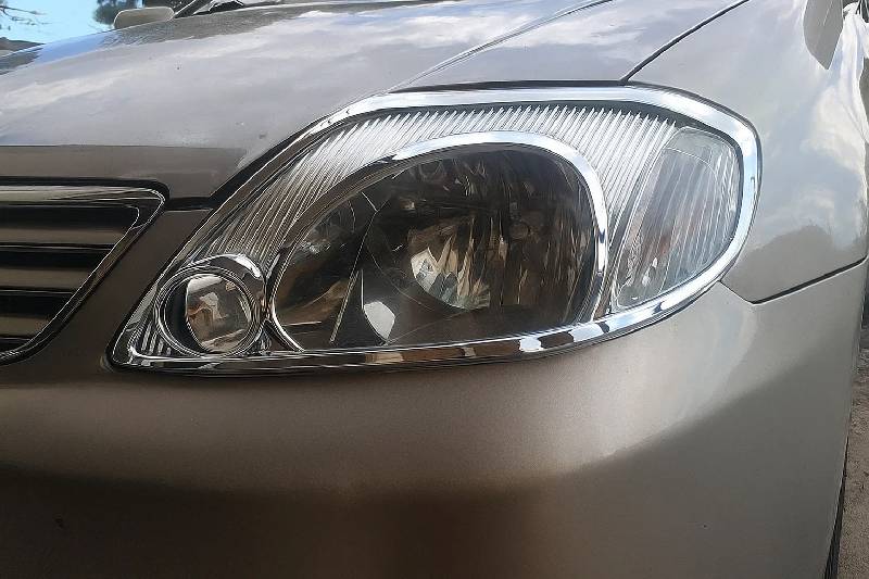 Накладки на фари V1 (2002-2004, 2 шт., пласт) Toyota Corolla 2002-2007 рр.