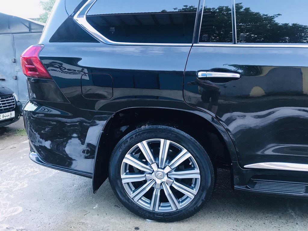 Комплект обвісів (TRD Sport 2017-2020) Білий колір для Lexus LX570/450d рр