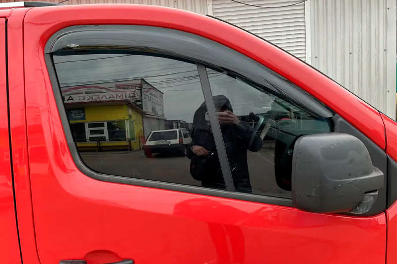Вітровики (2 шт, HIC) Renault Trafic 2015- рр.