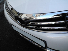 Накладка на решітку радіатора (Нижня, 2013-2016, нерж.) Toyota Corolla 2013-2019 рр.