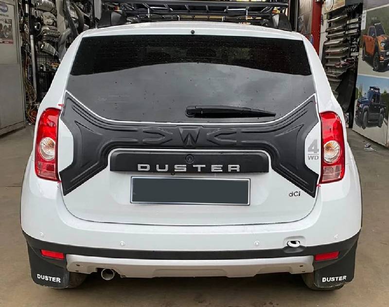 Пластикова накладка на кришку багажника Renault Duster 2008-2017 рр.