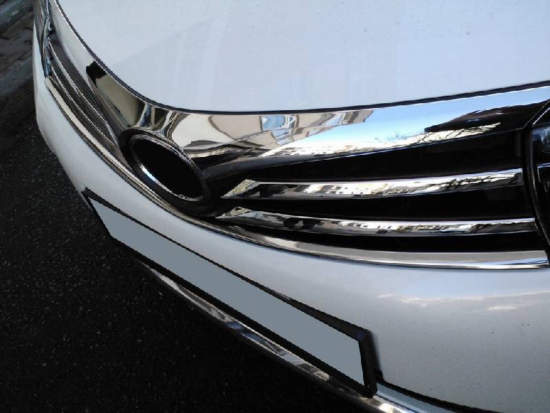 Накладка на решітку радіатора (Нижня, 2013-2016, нерж.) Toyota Corolla 2013-2019 рр.