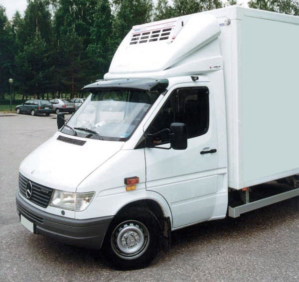 Козирьок на лобове скло (чорний глянець, 5мм) для Mercedes Sprinter W901/902/903/904/905 1995-2006 рр