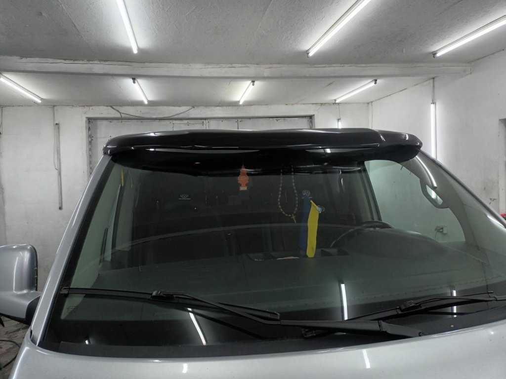 Козирьок на лобове скло (під фарбування) для Volkswagen T5 Transporter 2003-2010 рр