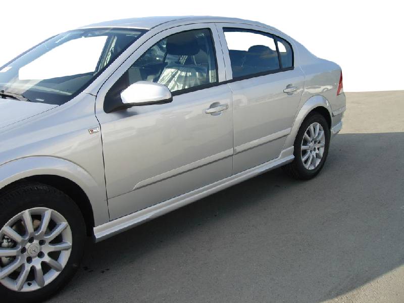 Бічні спідниці Sedan (під фарбування) Opel Astra H 2004-2013 рр.