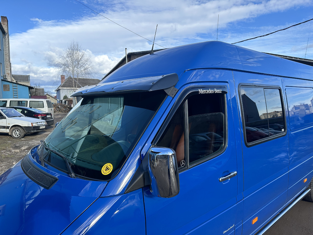 Козирьок на лобове скло (чорний глянець, 5мм) для Mercedes Sprinter W901/902/903/904/905 1995-2006 рр