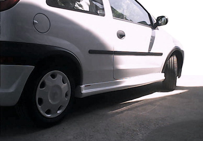 Бічні спідниці (під фарбування) для Opel Corsa C 2000-2006 рр
