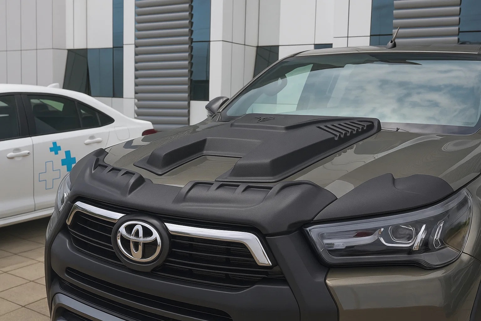 Накладка на капот (2021+, ABS) Toyota Hilux 2015- гг.