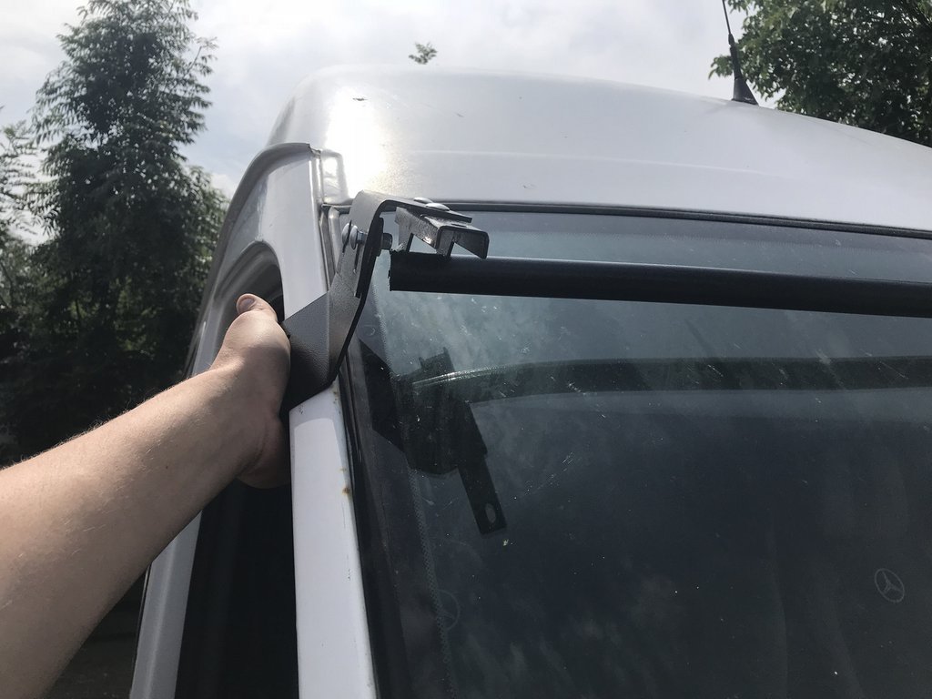 Козирьок на лобове скло (чорний глянець, 5мм) для Volkswagen LT 1995-2006 рр