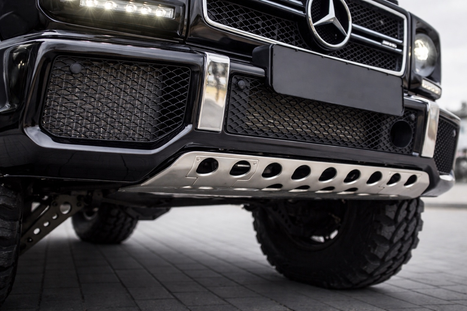 Захист переднього бампера (нержавійка) для Mercedes G сlass W463 1990-2018 рр
