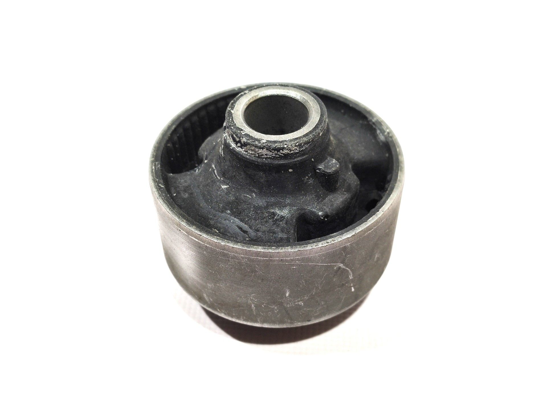 Сайлентблок переднього важеля задній Geely EX7 KLM