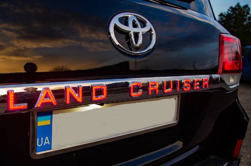 Планка над номером LED (2016+) Toyota Land Cruiser 200 2007-2021 рр.
