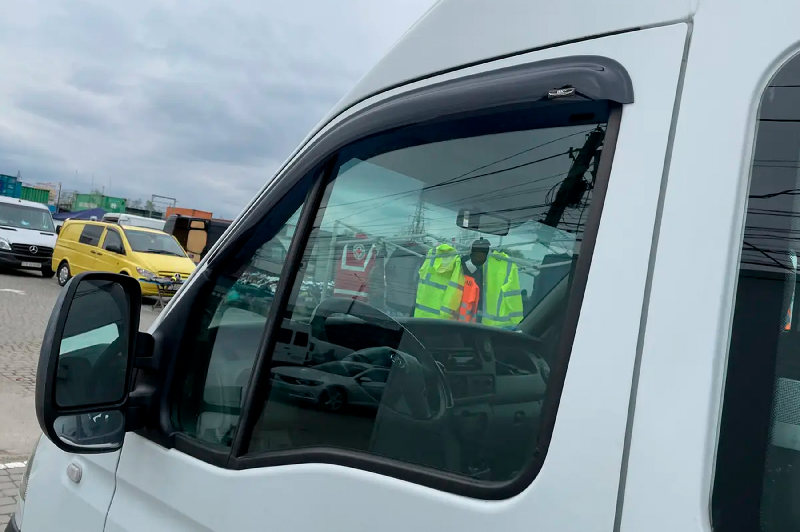 Вітровики (2 шт, HIC) Iveco Daily 2006-2014 рр.
