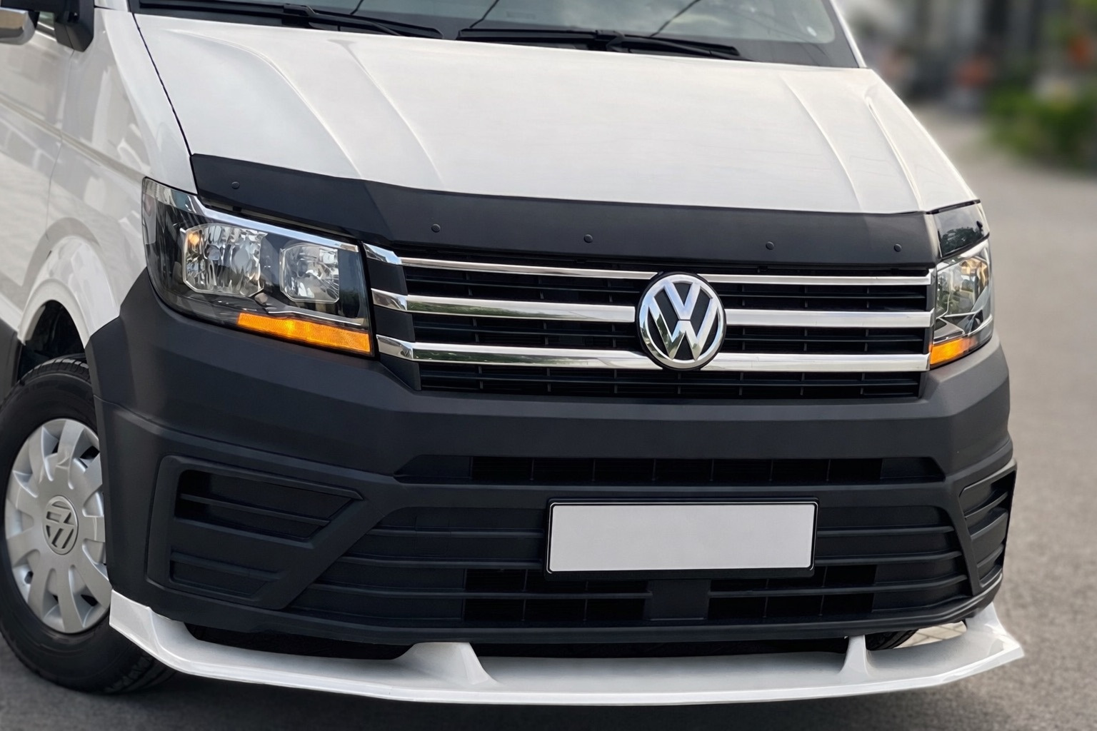 Накладка ліп на передній бампер (під фарбування) Volkswagen Crafter 2016- гг.