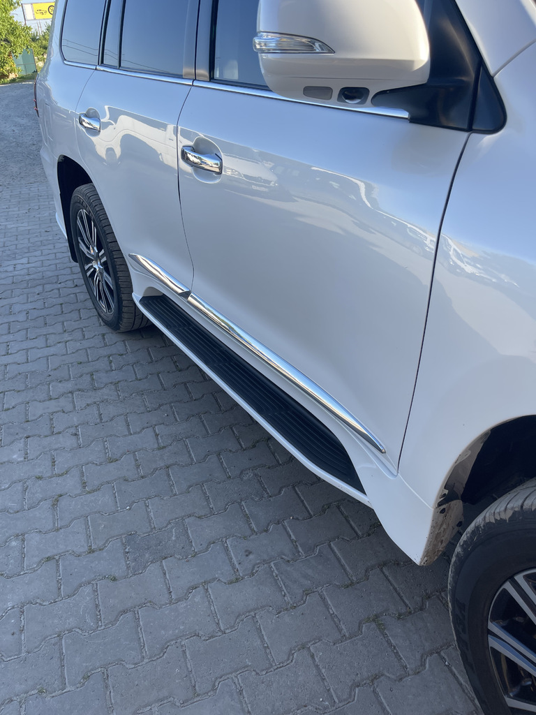 Бокові пороги (дизайн Lexus 2016-2026) Білий колір для Lexus LX570/450d рр