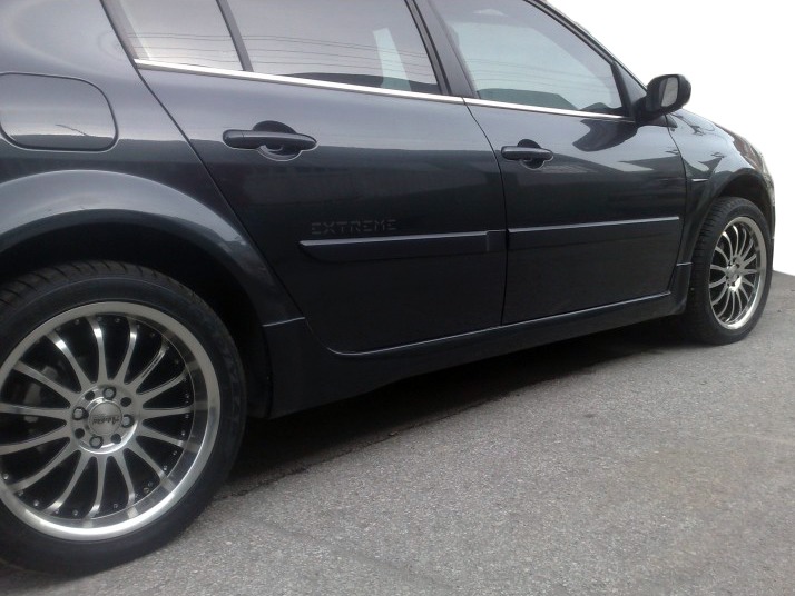 Бокові пороги (SD,під фарбування) Renault Megane II 2004-2009 рр.