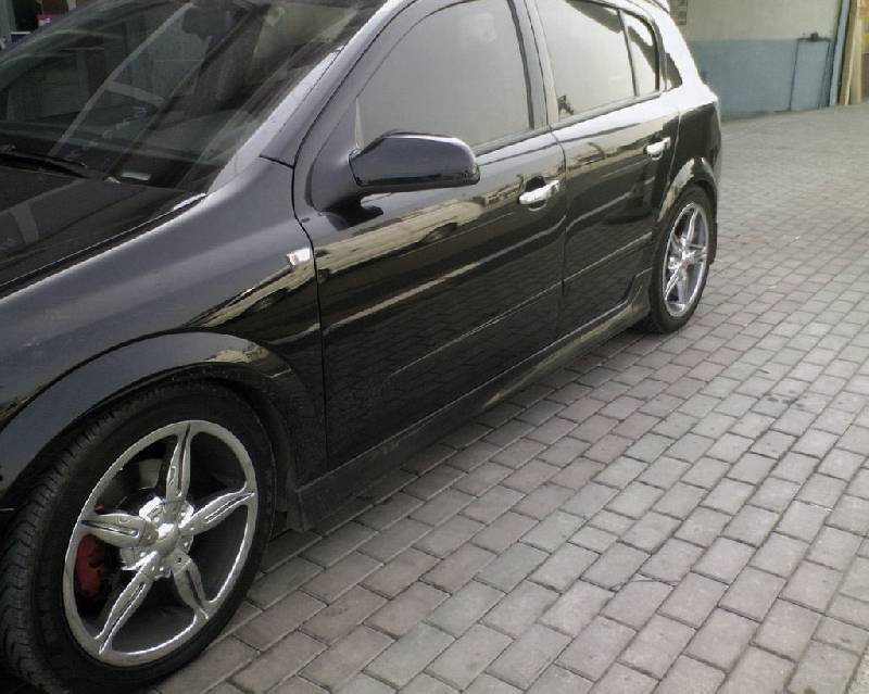 Бічні спідниці HB (під фарбування) Opel Astra H 2004-2013 рр.