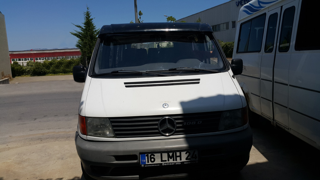 Козирьок на лобове скло (чорний глянець, 5мм) для Mercedes Vito W638 1996-2003 рр