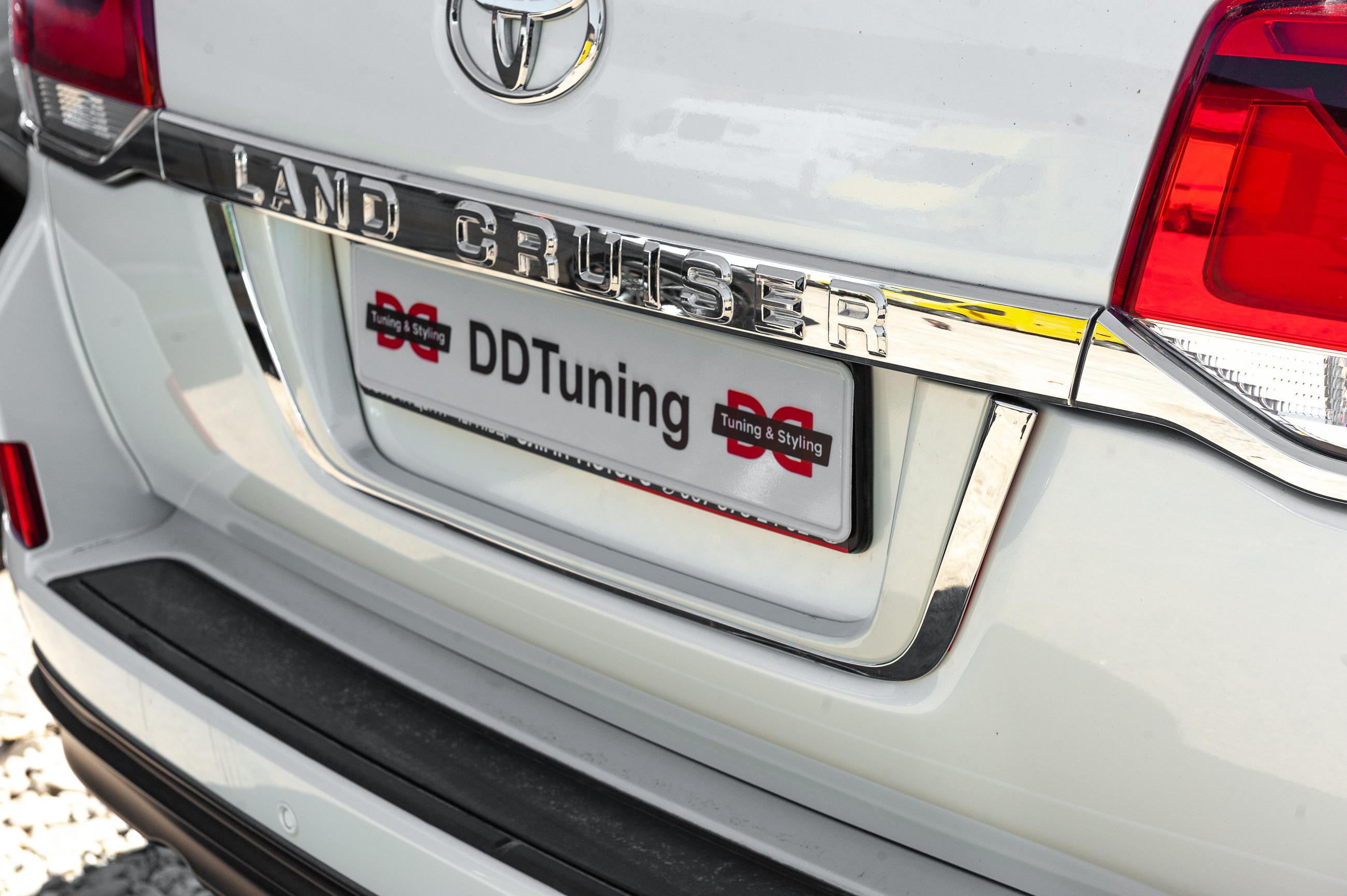 Підставка під номер стандарт Біла для Toyota Land Cruiser 200 2007-2021 рр