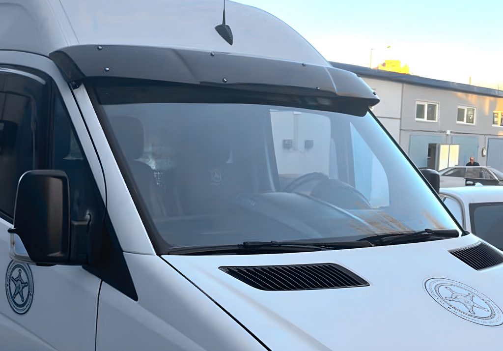 Козирьок на лобове скло V-3 (чорний глянець , 5мм) Volkswagen Crafter 2006-2016 гг.