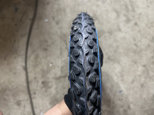 Велосипедна шина 12*1,75 x 2 1/4 D-819 blue strip синя смуга Deestone (Таїланд) VERE