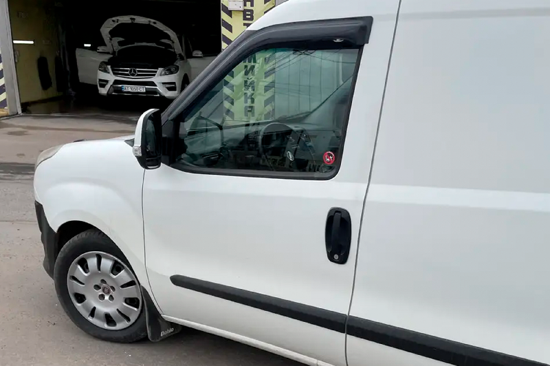 Вітровики (2 шт, HIC) Fiat Doblo II 2010-2022 рр.
