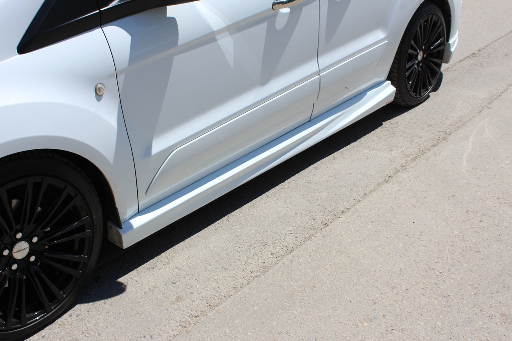 Бокові пороги (під фарбування) для Ford Connect 2014-2021 рр