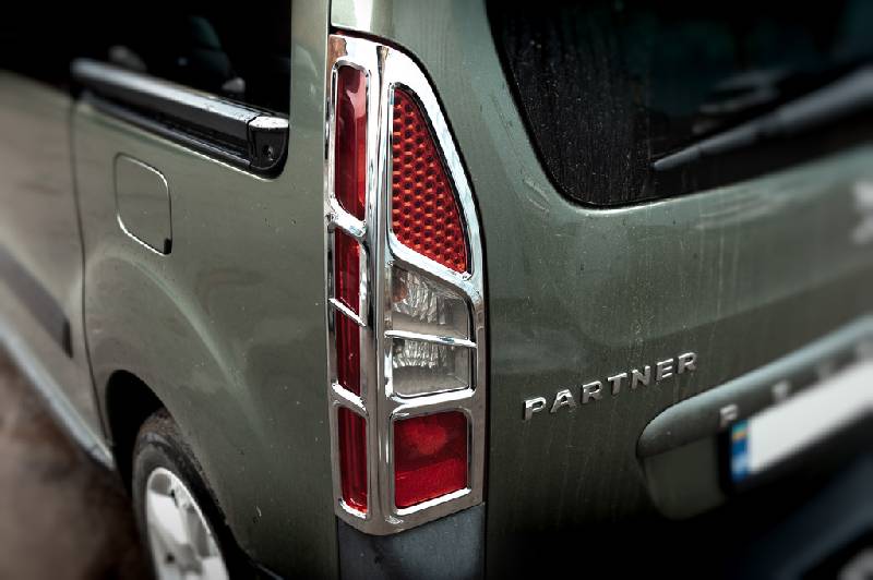 Накладка на стопи Кутові (2шт, пласт) Peugeot Partner Tepee 2008-2018 рр.