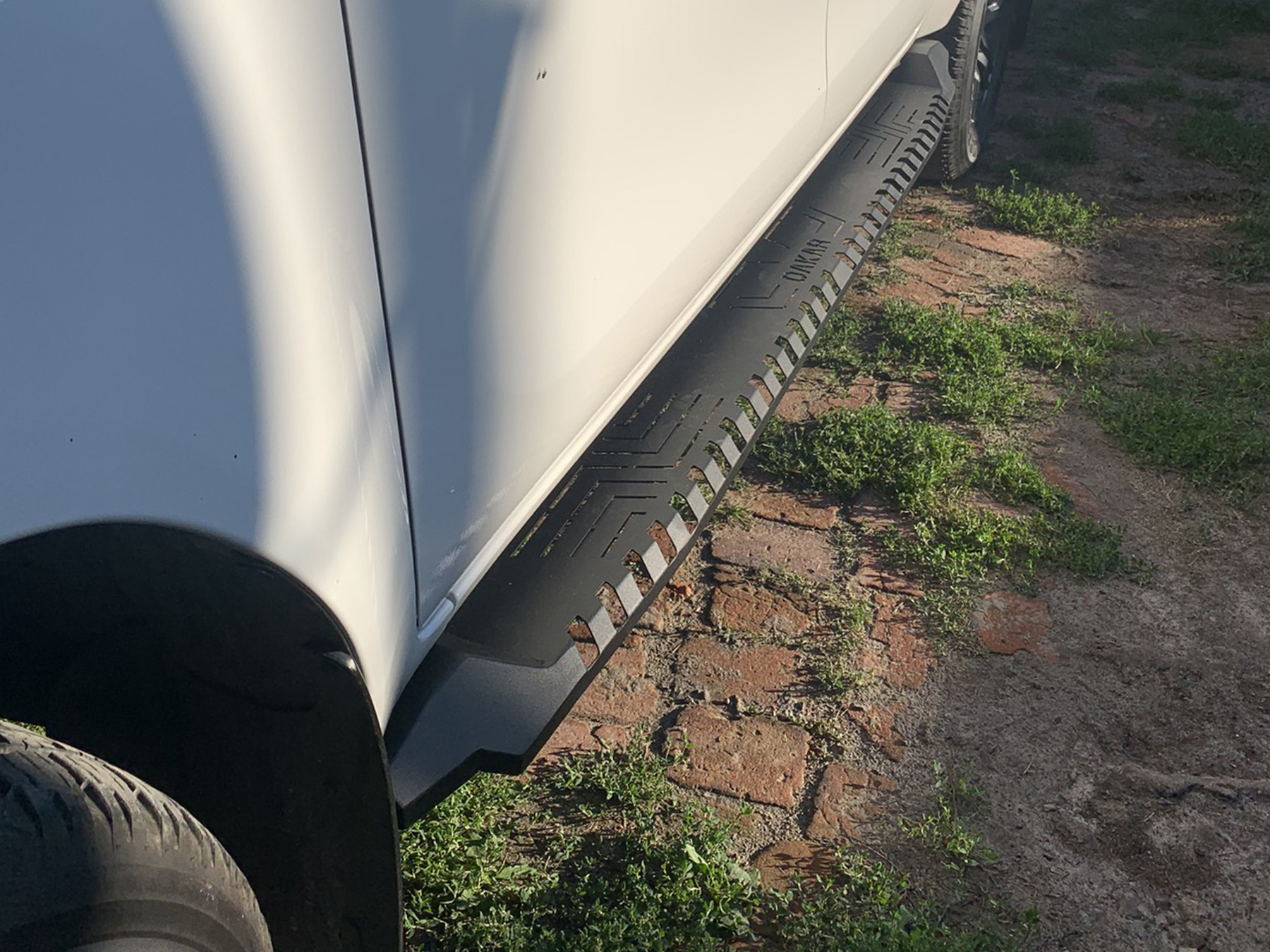 Бокові пороги Dakar V1 без LED (2 шт, метал) Toyota Hilux 2015- гг.