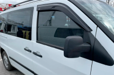 Вітровики (2 шт, HIC) Mercedes Vito W638 1996-2003 рр.