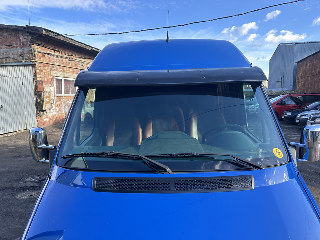 Козирьок на лобове скло (чорний глянець, 5мм) для Volkswagen LT 1995-2006 рр