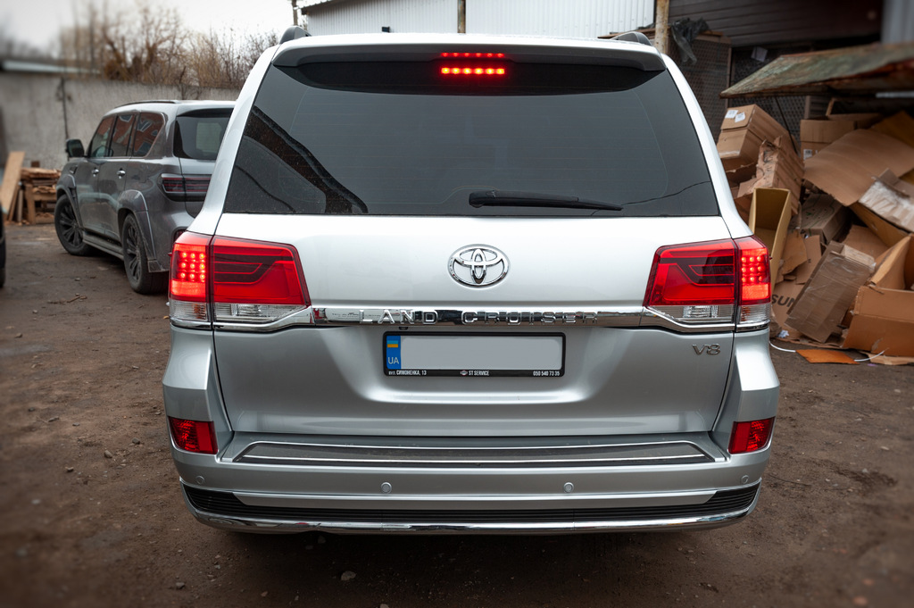 Комплект обвісів 2016-2021 (Executive 2021) Чорний колір для Toyota Land Cruiser 200 рр
