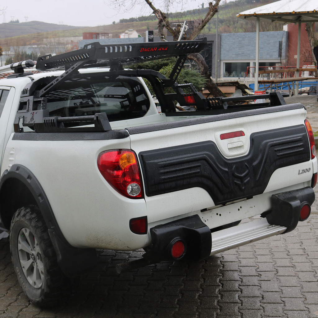 Пластикова накладка на кришку багажника Mitsubishi L200 2006-2015 гг.