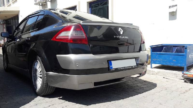 Задня накладка на бампер (під фарбування) Renault Megane II 2004-2009 рр.
