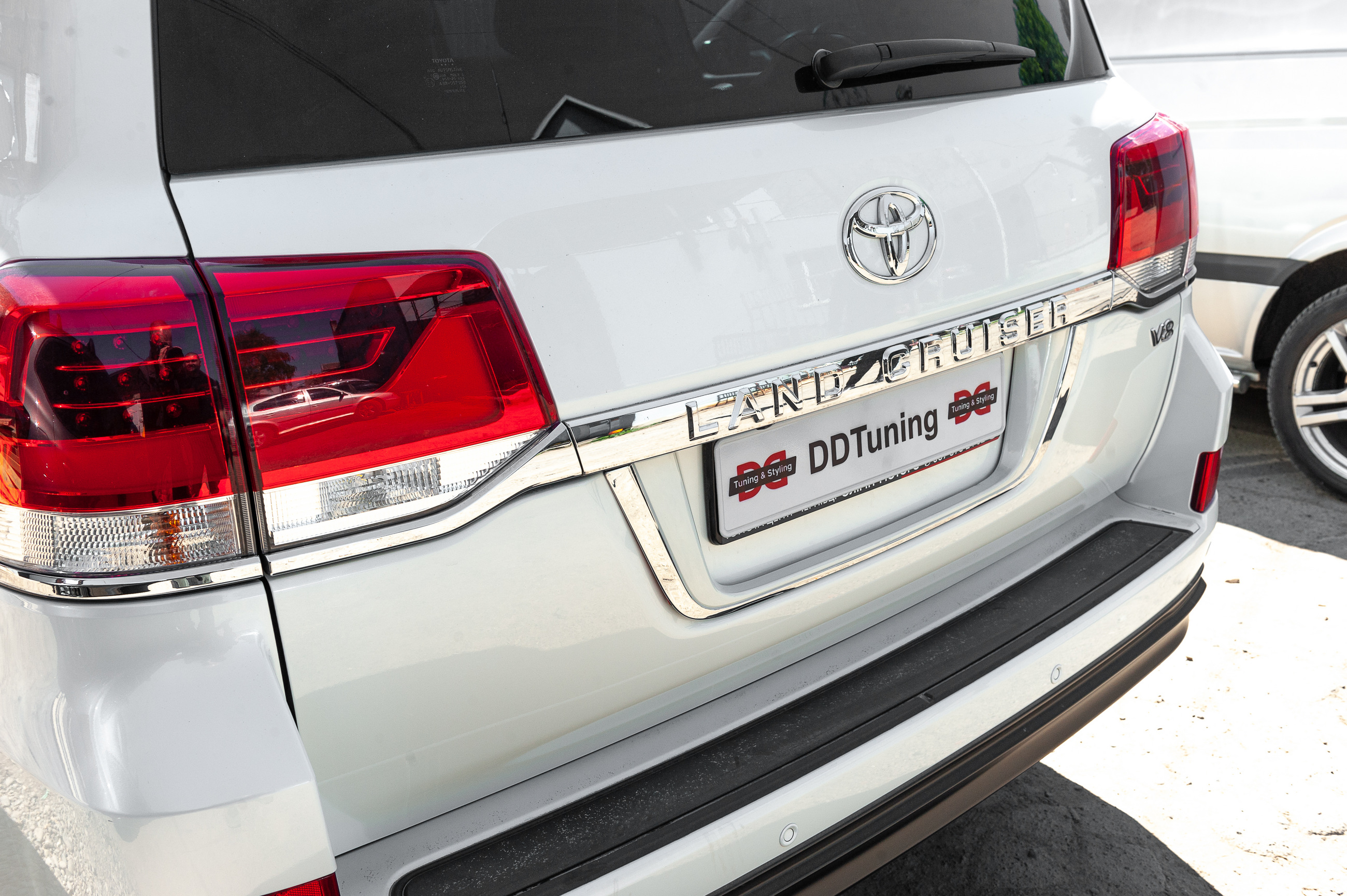 Підставка під номер стандарт Біла для Toyota Land Cruiser 200 2007-2021 рр