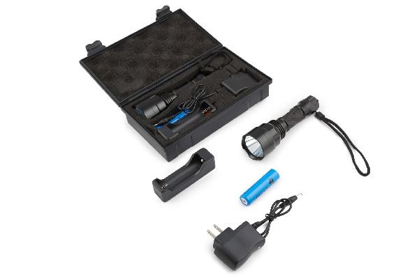 Фонарь сверхяркий светодиодный (5W, 1800 Lumen , акб 18650 Li-ion, зарядное устройство) IZEN