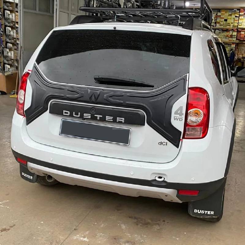Пластикова накладка на кришку багажника Dacia Duster 2008-2018 рр.