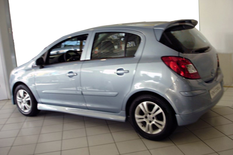 Бічні пороги (під фарбування) Opel Corsa D 2007-2014 рр.