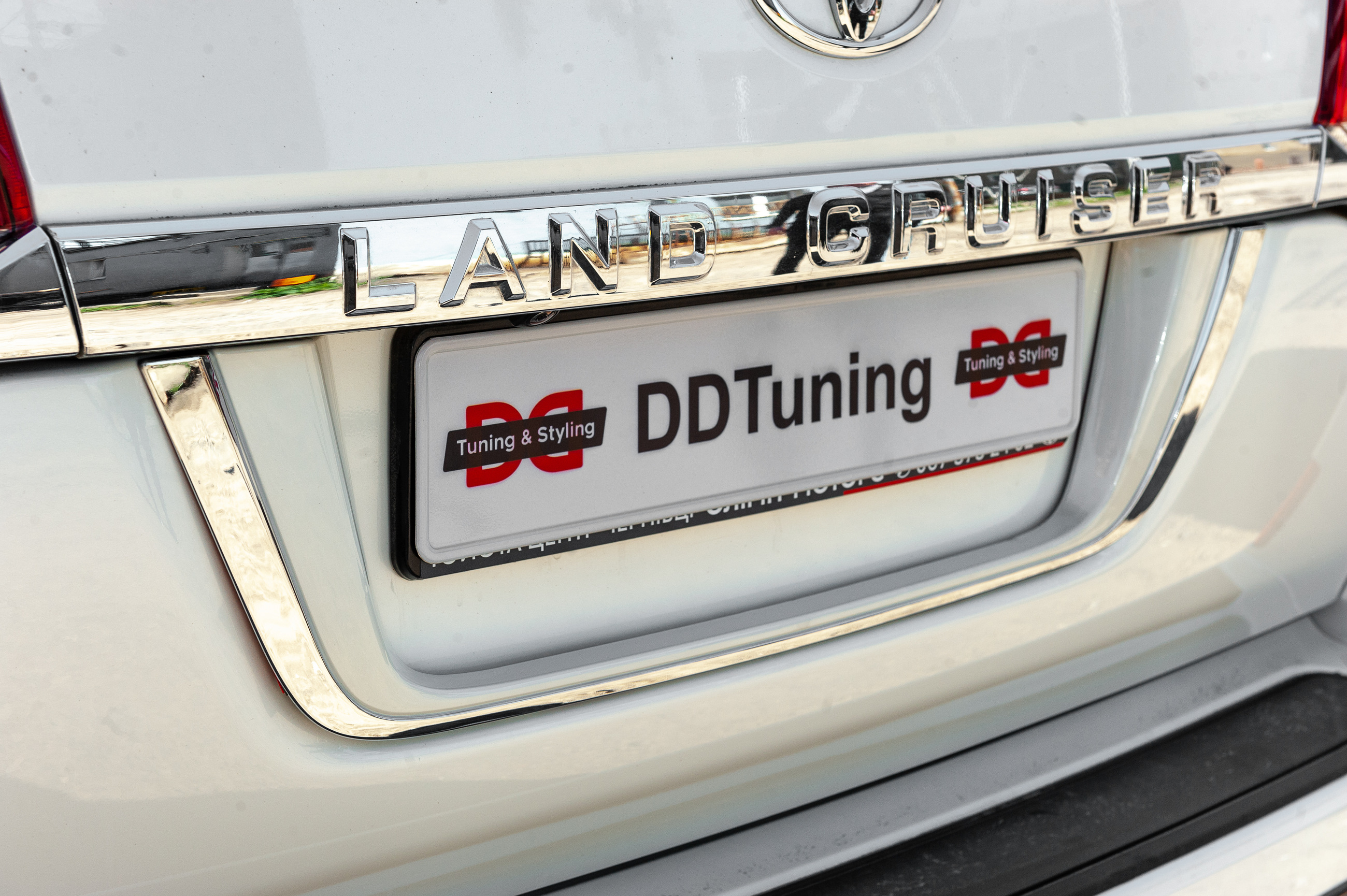 Підставка під номер стандарт Біла для Toyota Land Cruiser 200 2007-2021 рр