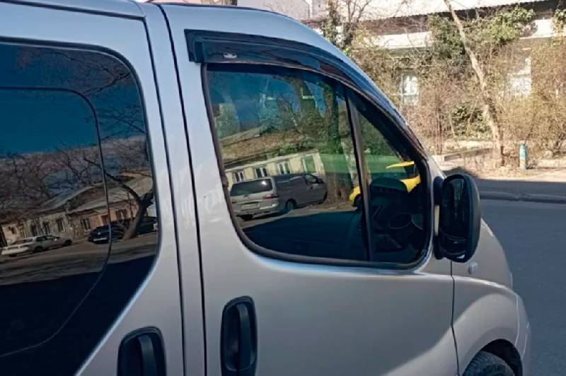 Вітровики (2 шт, HIC) Opel Vivaro 2001-2015 рр.