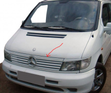 Смужка на решітку (пластик) Чорний мат для Mercedes Vito W638 1996-2003 рр
